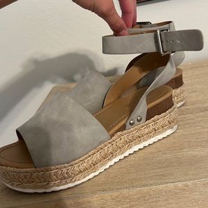 Soda sandals